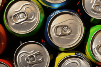 How Many Cans Does a Vending Machine Hold? Size Examples 2023
